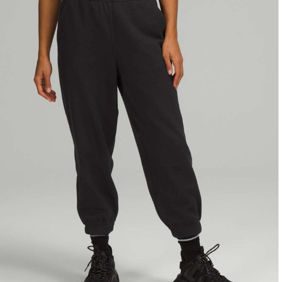Lululemon Relaxed High-Rise CROPPED Jogger Black Size 6 - Picture 2 of 11